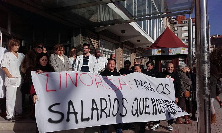 2016 01 26 ProtestaImpagosLinorsaCentroSaudeVirxePeregrinaPontevedra02.jpg